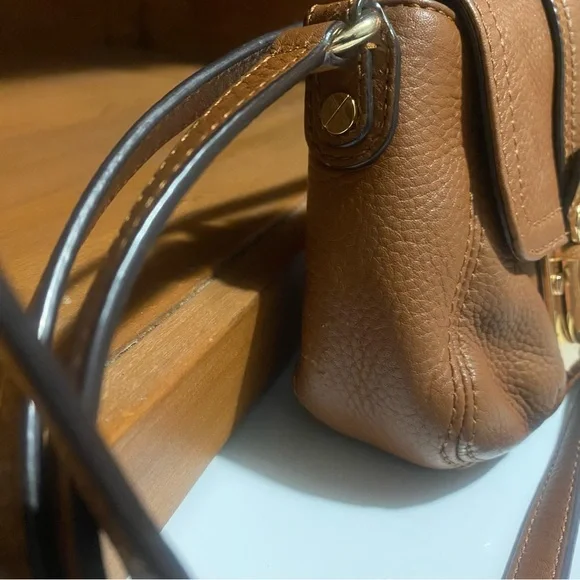 Michael Kors Charlton Crossbody - Picture 5 of 16